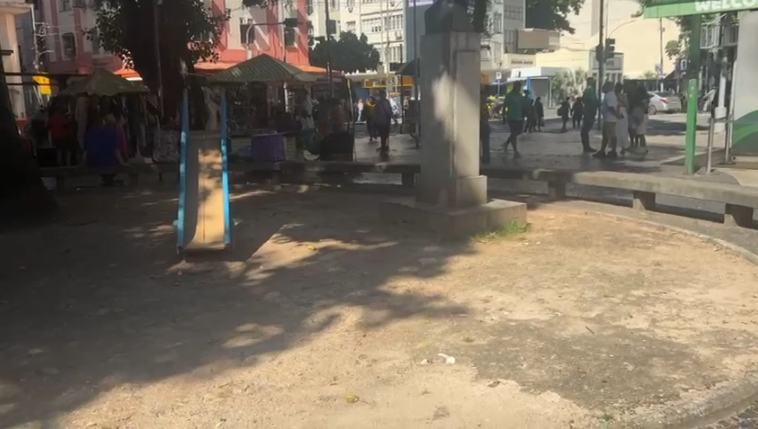 Cenário de abandono em parquinhos do Centro e Zona Sul do Rio