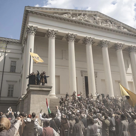 Kitört a kommentforradalom, egy mozifilm kettévágta az országot