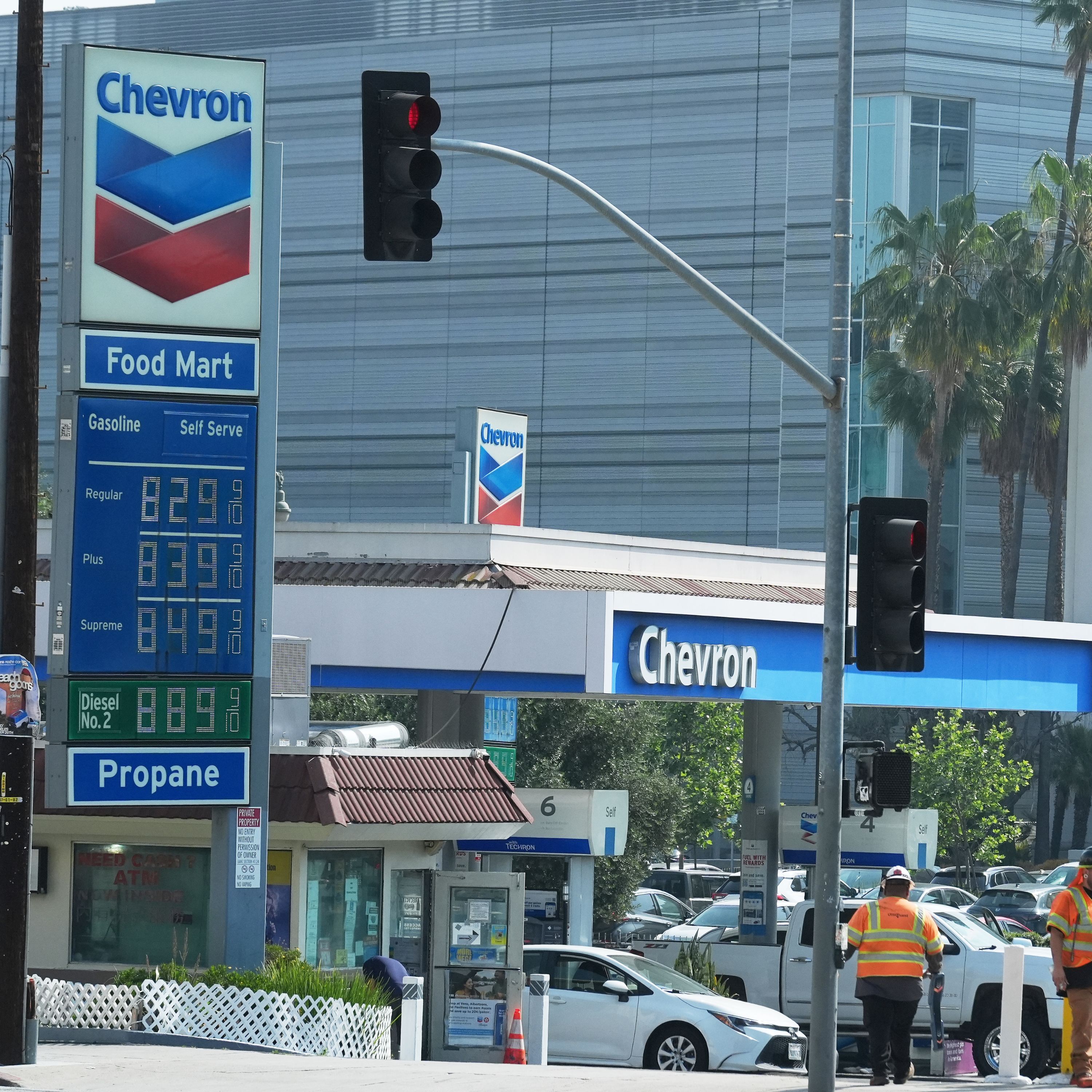 Americans Feel the Pain of $4 Gas Prices