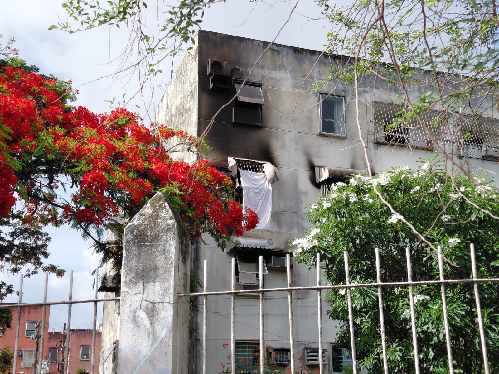 Incêndio em apartamento no Recife deixa duas crianças mortas e três feridos