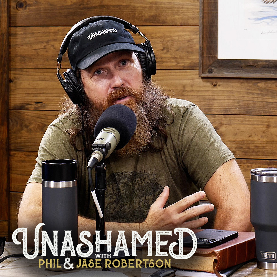 Ep 752 | Mia Robertson Makes Her ‘Unashamed’ Debut & What Did Jase Do for His Bachelor Party??