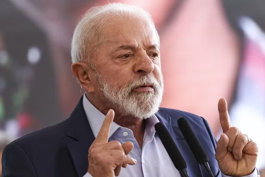 Tarifaço é tratado de modo 'pouco institucional' e 'sem transparência', diz embaixador Graça Lima