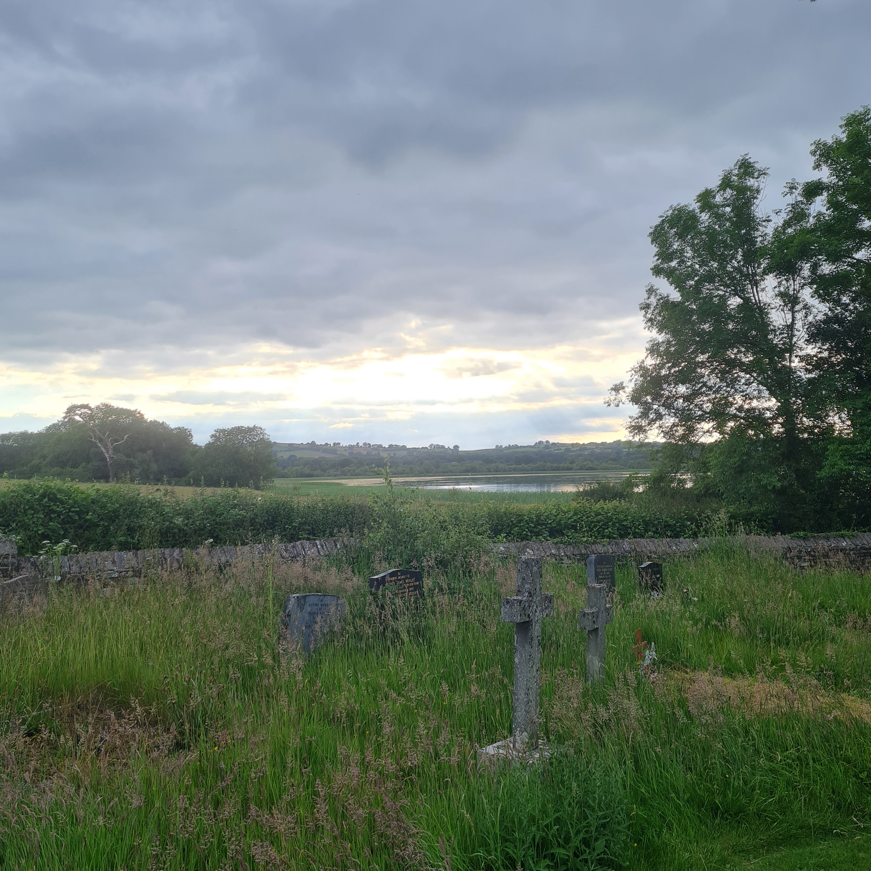 Sound Escape 178. Relax in an overgrown churchyard on the mellowest of summer evenings