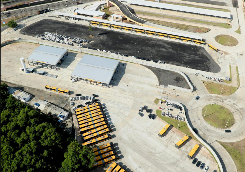 Ônibus do BRT que integra Baixada ao Terminal Margaridas é rebocado pelo Detro