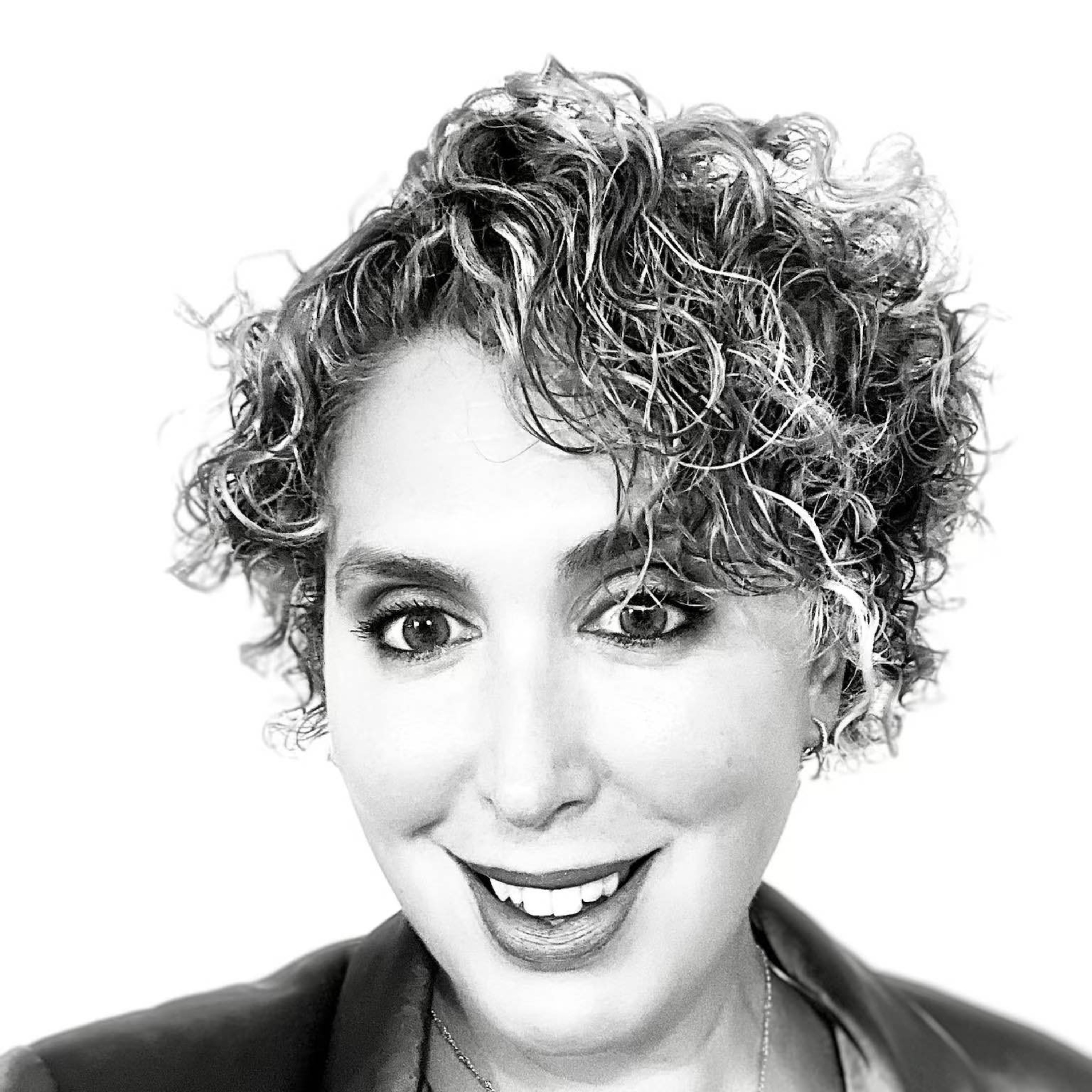 (Bonus Episode)Abstract Essay, now in its fifth season, features Ashley Bundis—CMO, Founder, and Co-Managing Partner of AIM HIGH Studios—sharing insights from Glitter Sparkle as my guest.