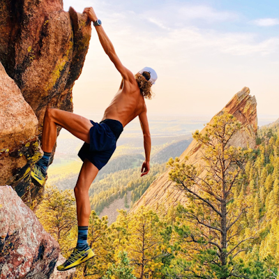 Despite her lack of experience, she had the chutzpah to climb the rocky  mountain without a harness or a spotter. Learn the word:…