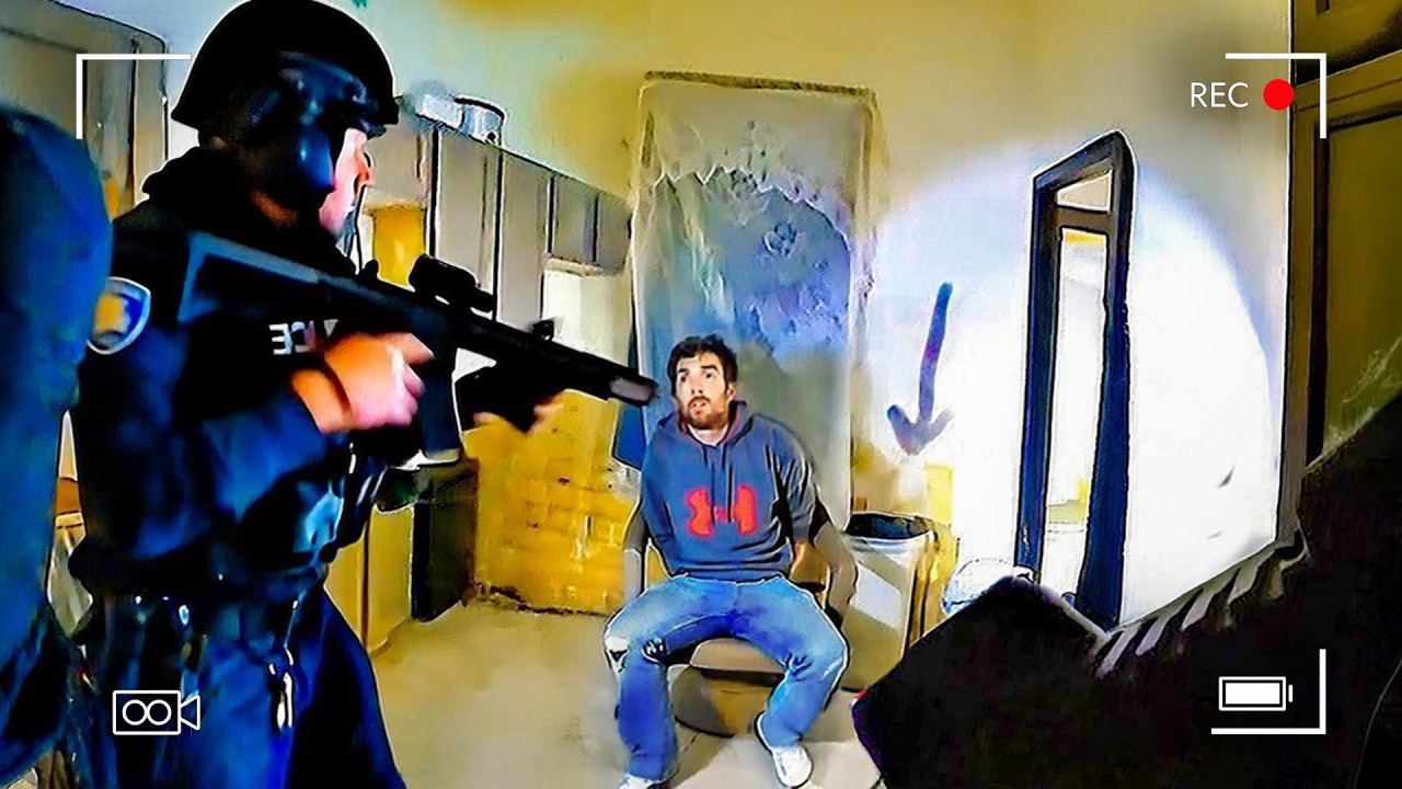 Cops Save Hostages From Killer's House Of Horrors