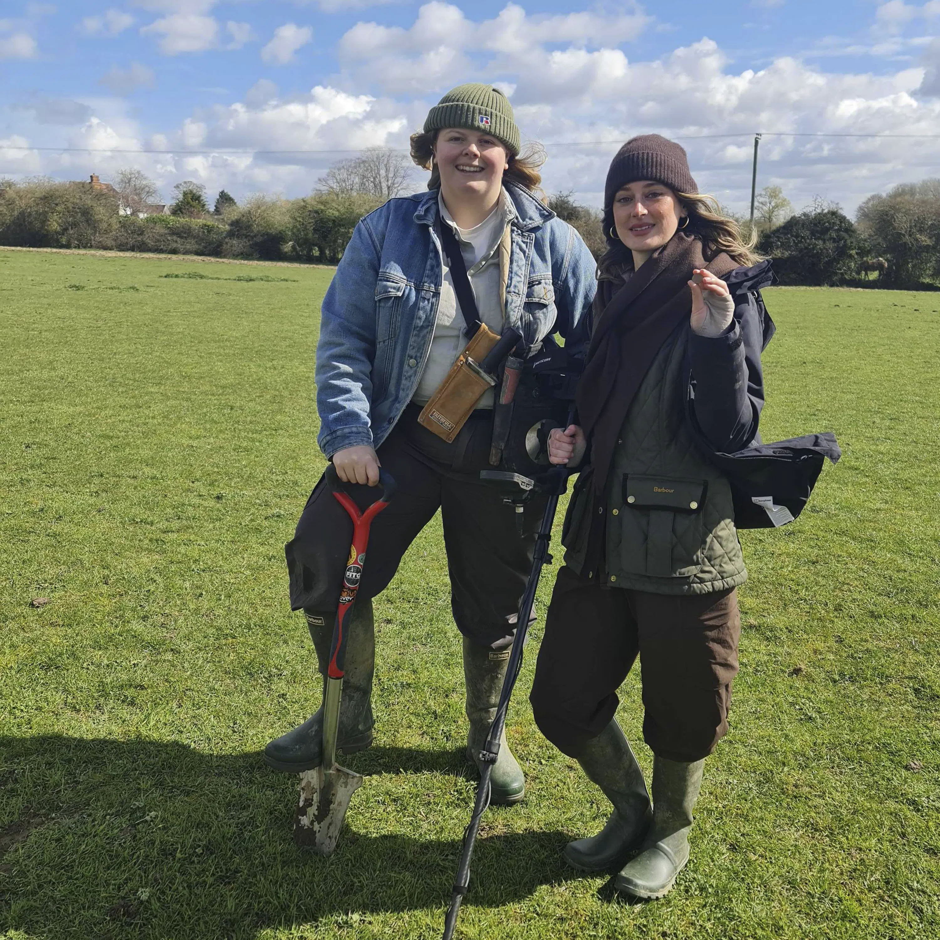 347. A marvellous metal detecting quest with Lucy Gray and Ellie Bruce from Roman Found episode artwork