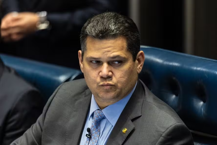 Fim da escala 6x1: Alcolumbre marca para 6 de outubro discussão da PEC que diminui jornada de trabalho episode artwork