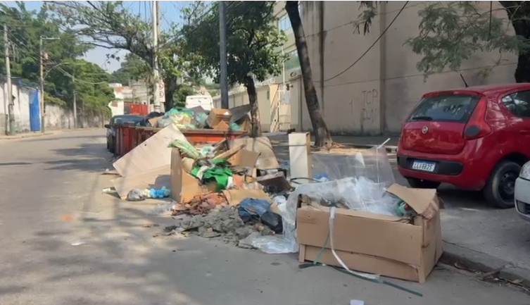 Moradores reclamam de buracos, esgoto vazando e lixo acumulado em ruas do Caju, na Zona Norte do Rio