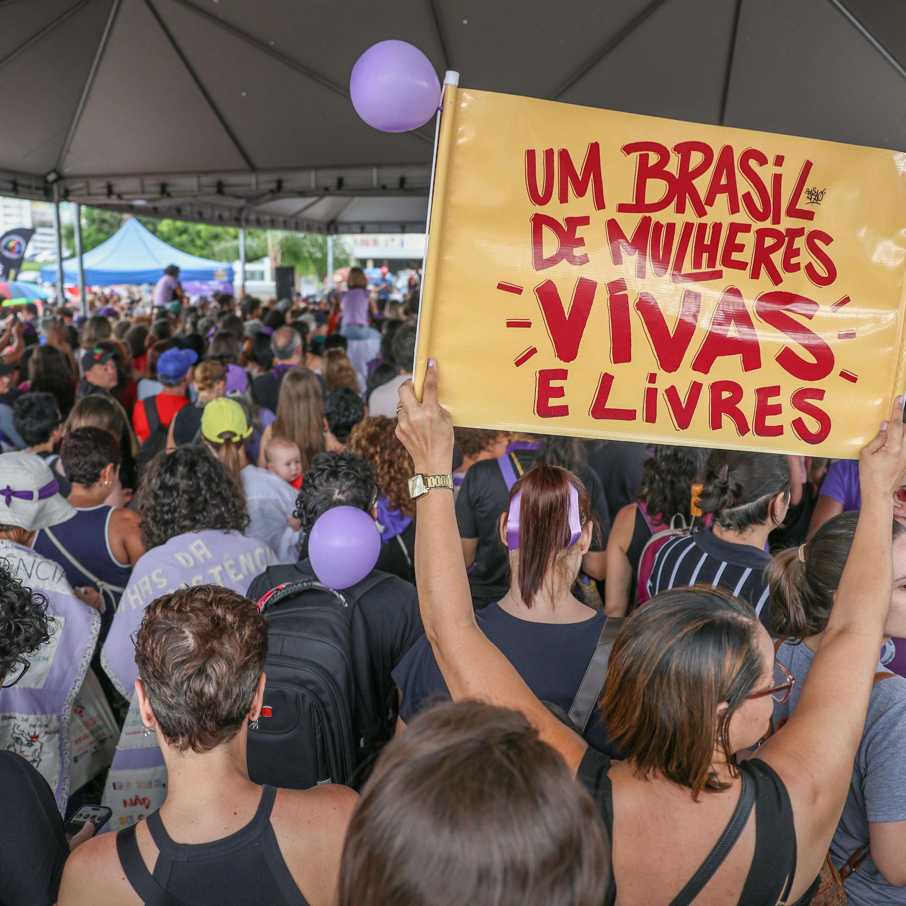 Atos contra feminicídio mobilizam capitais brasileiras neste domingo Atos contra feminicídio mobilizam capitais brasileiras neste domingo