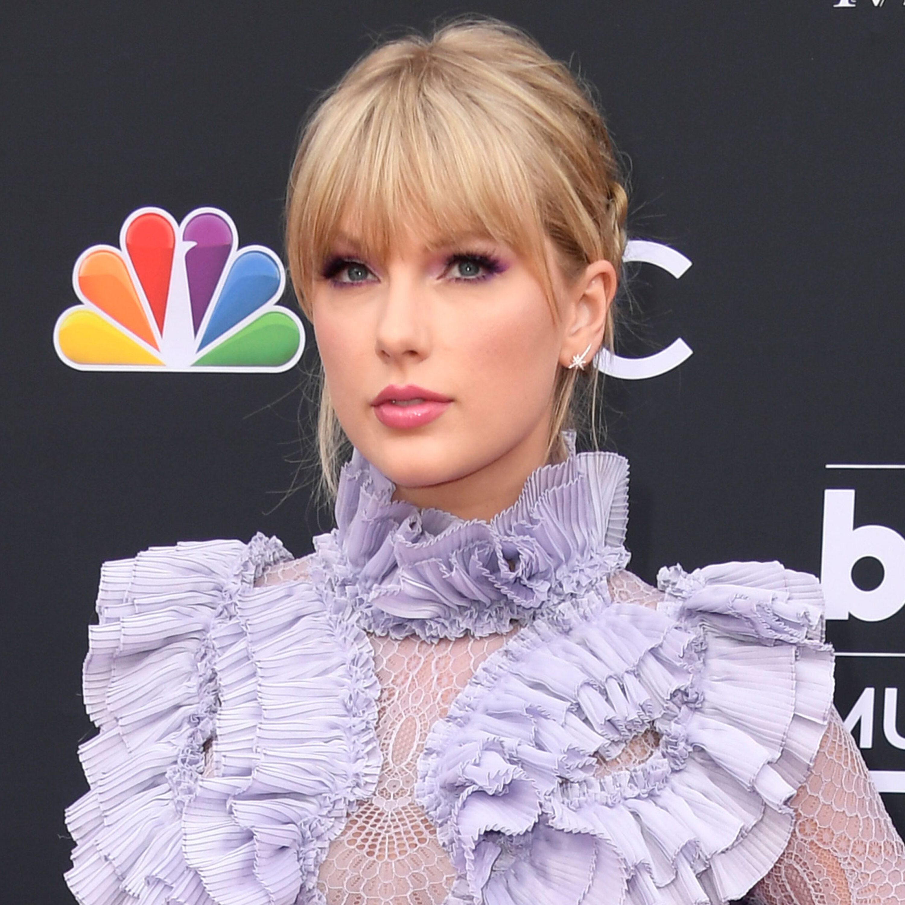 Girlbosses: Taylor Swift and a Grandma Who Wants to Be Arrested episode artwork