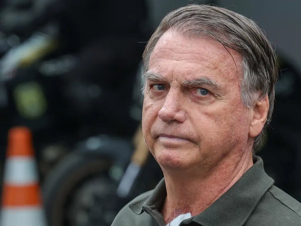 Senador admite mudança de 'circunstância jurídica' se violação da tornozeleira por Bolsonaro for confirmada Senador admite mudança de 'circunstância jurídica' se violação da tornozeleira por Bolsonaro for confirmada