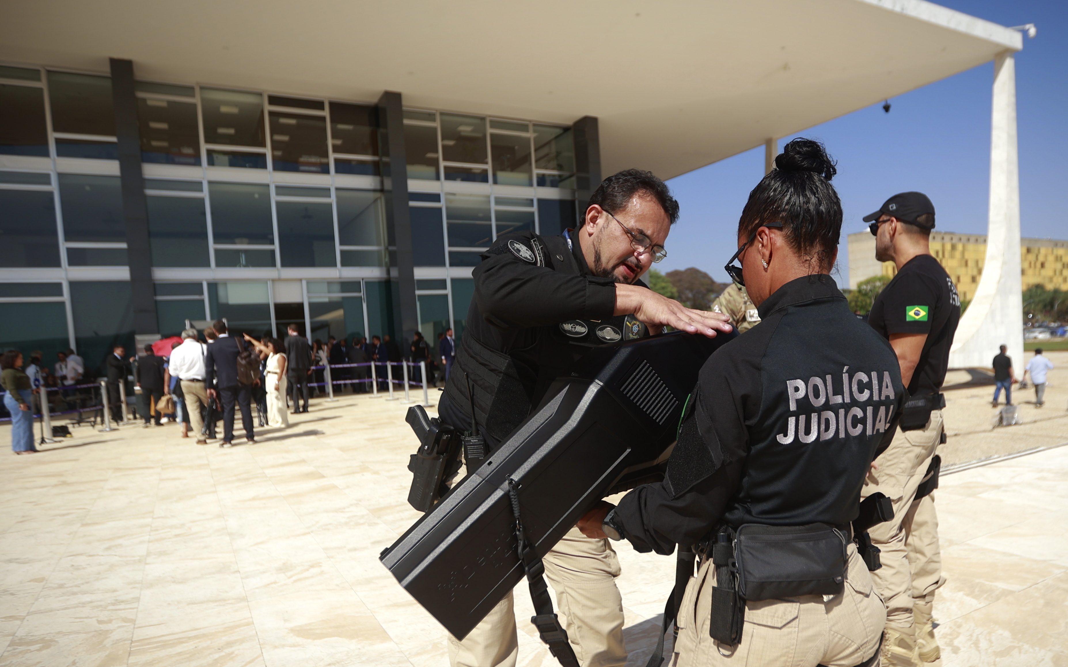Ao menos um drone já foi abatido durante operação de segurança em sessão extraordinária do STF episode artwork