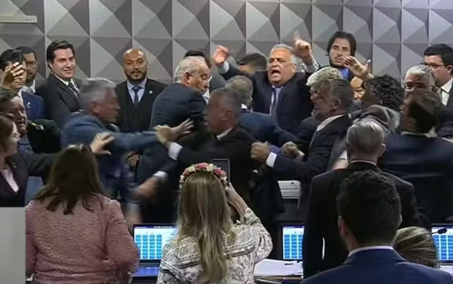 Quebra de sigilo de Lulinha vira nova frente de batalha política na CPMI do INSS episode artwork
