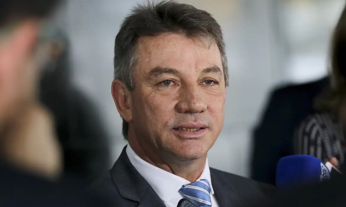 TSE retoma julgamento que pode cassar mandato do governador de Roraima