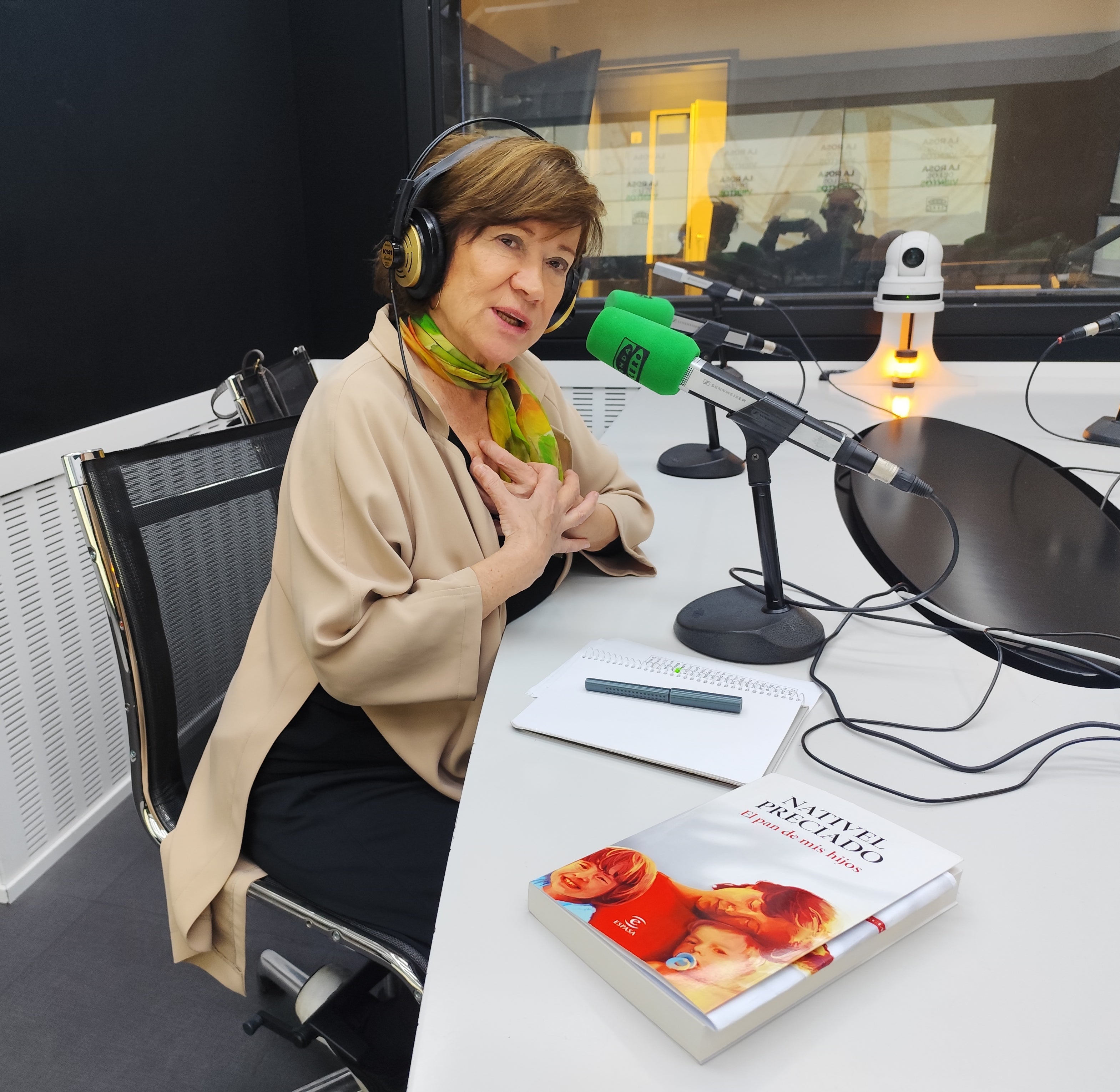 Nativel Preciado: "Todas las reflexiones de este libro son en torno a qué es la felicidad"