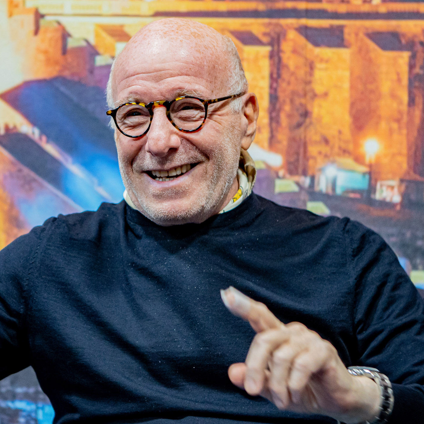 Pierre kóstolgat, és hiszed, vagy sem, elégedett