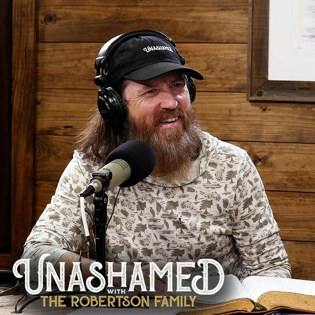Ep 879 | Jase Has a ‘Stop the Chariot’ Moment with the Smallbones & Encouraging Christian Artists
