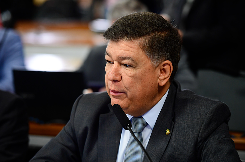 Carlos Viana pede que STF identifique usuário de celular da Corte e defende afastamento de Moraes episode artwork