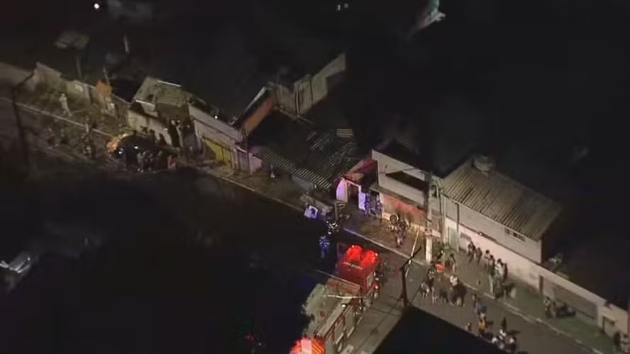 Explosão de botijão de gás deixa 10 feridos no Jardim Ângela (SP)