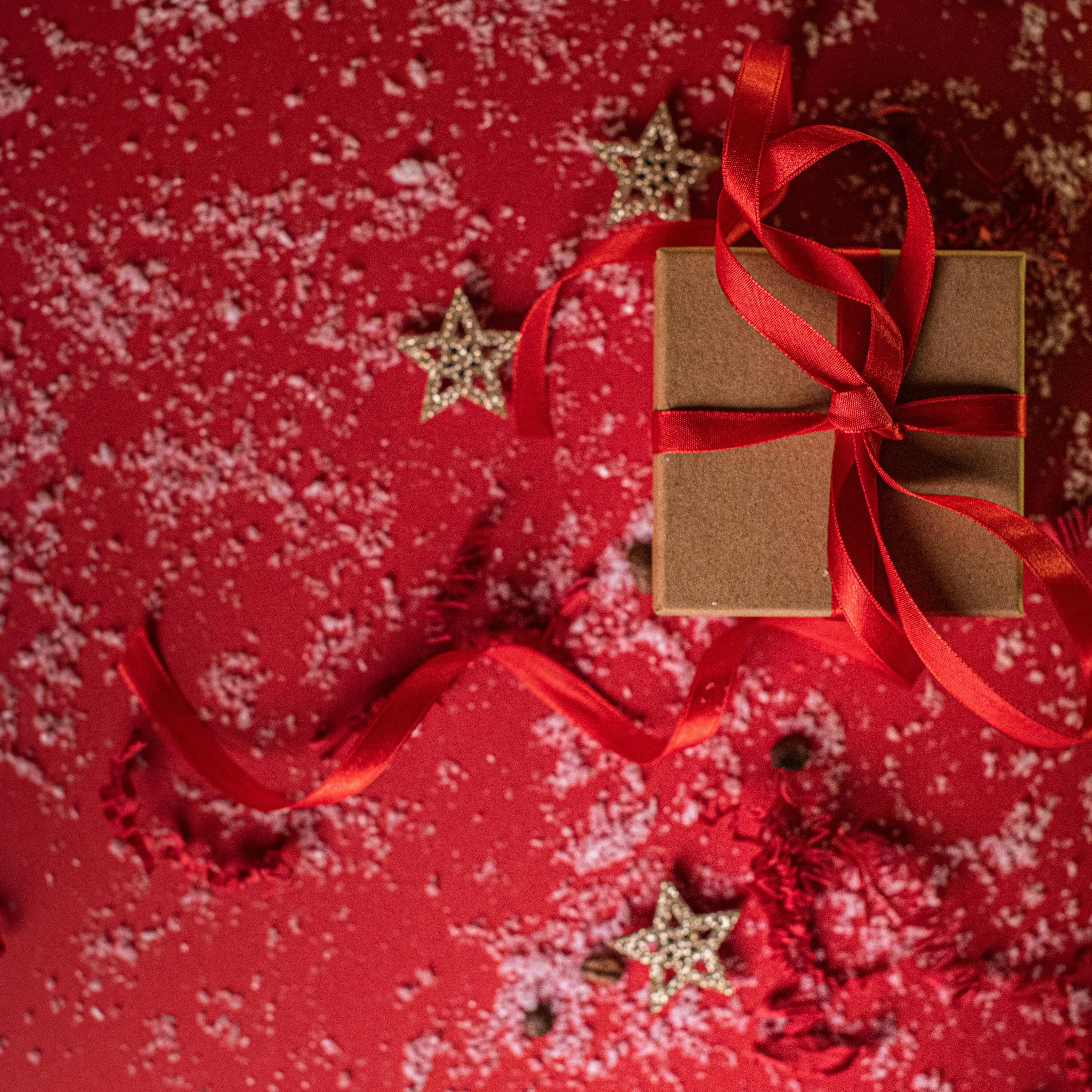 Ep. 341: Liz & Sarah’s 2023 Gift Guide!