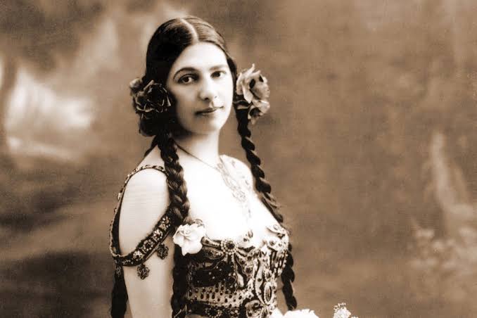 Mata Hari: Showgirl, Seductress, Spy