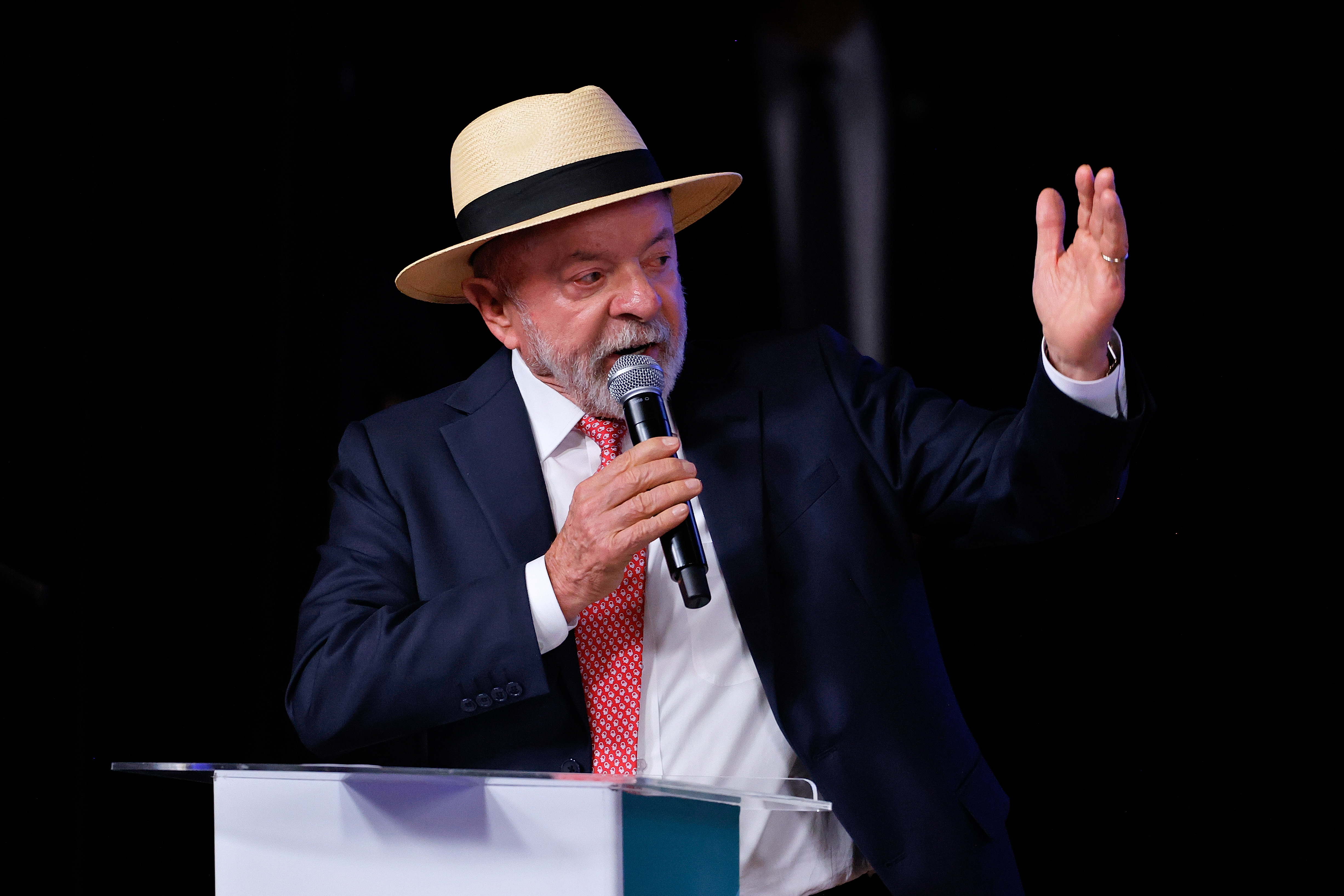 PT define que campanha de Lula focará na defesa da democracia contra 'falso patriotismo' de Flávio Bolsonaro