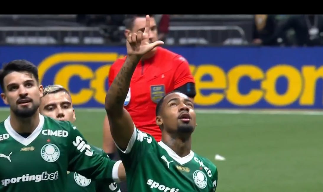 Palmeiras vence o Atlético Mineiro, mas fica sem o título do Brasileirão Palmeiras vence o Atlético Mineiro, mas fica sem o título do Brasileirão