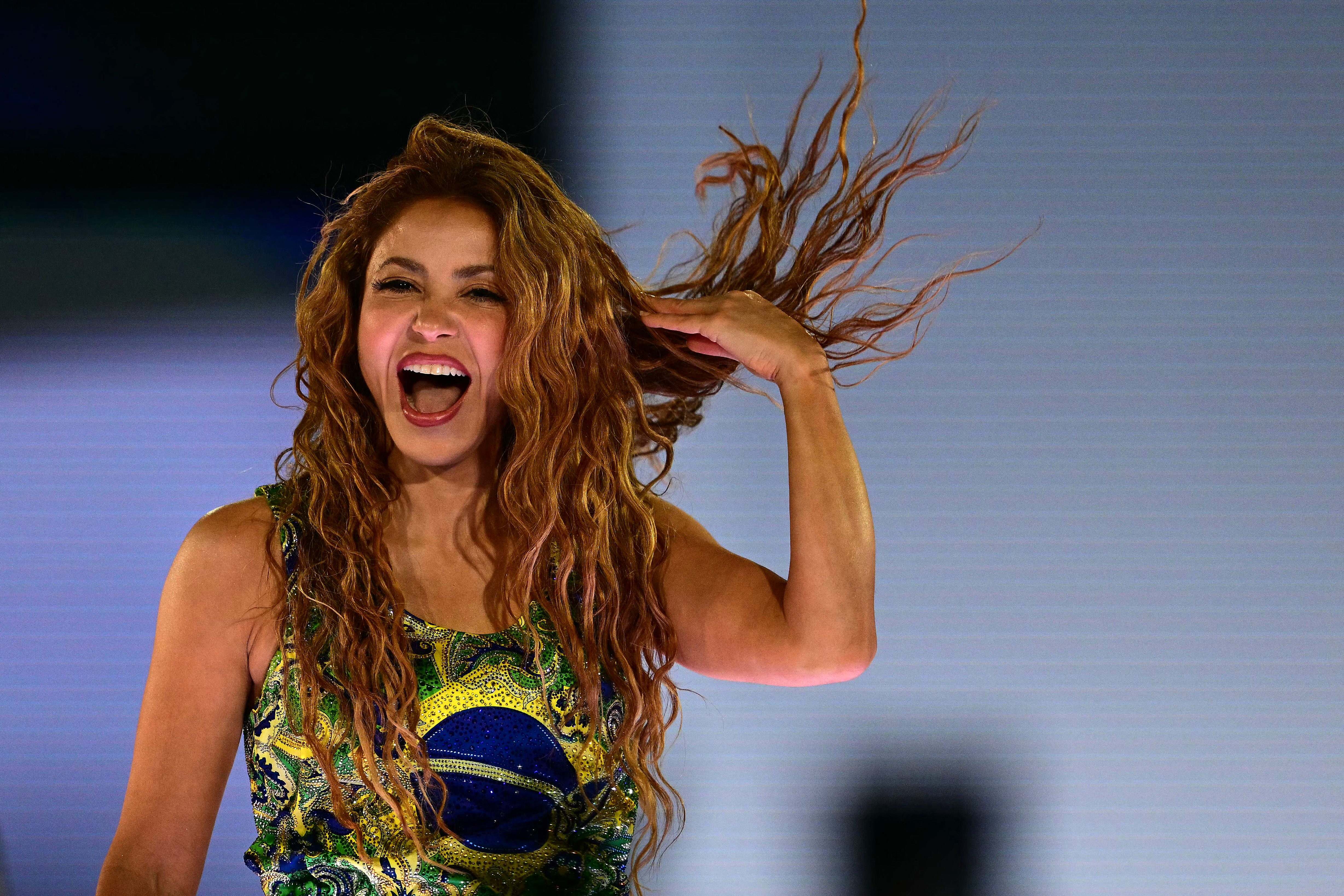 Em noite histórica, Shakira reúne dois milhões de pessoas na praia de Copacabana episode artwork