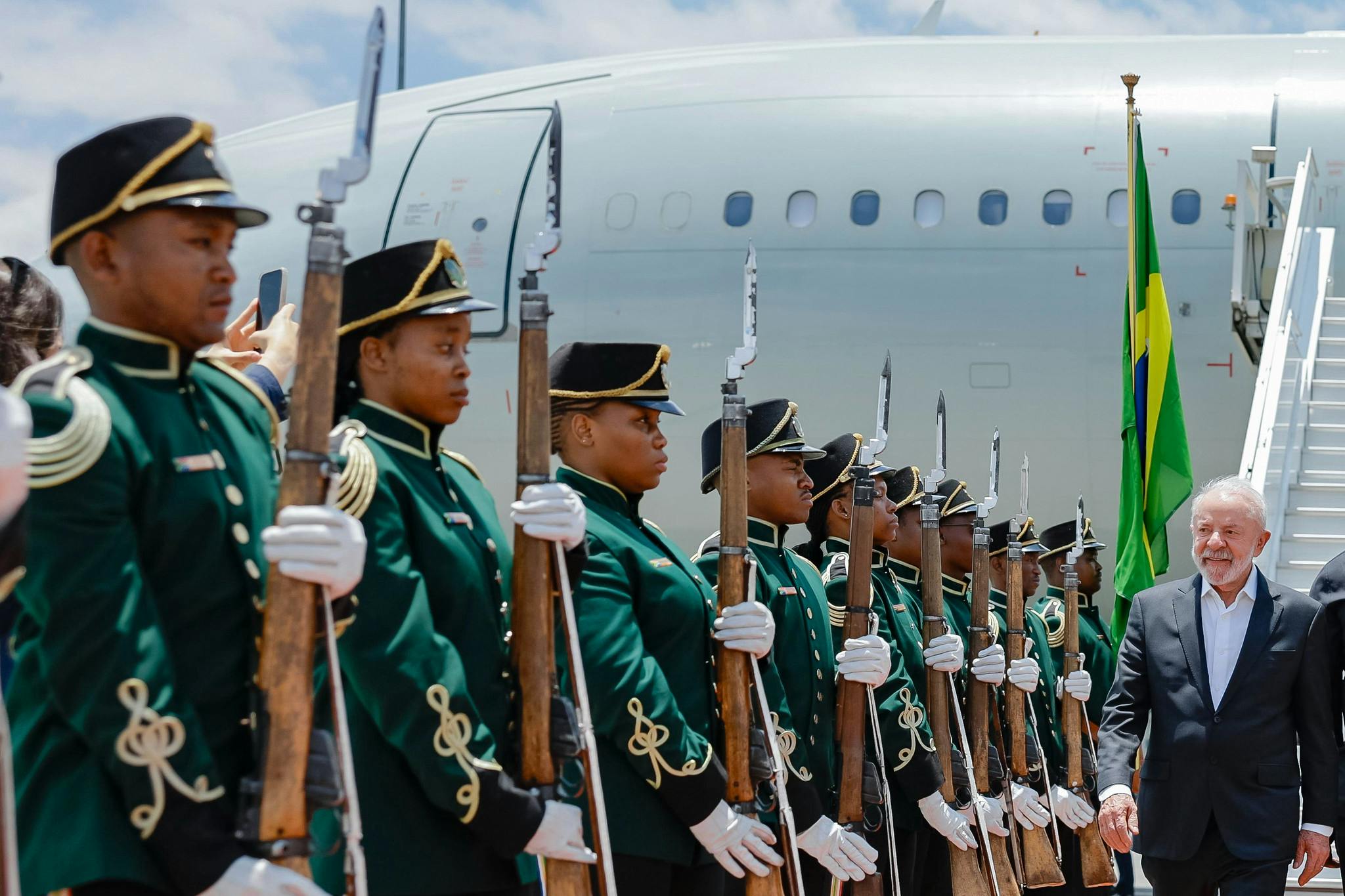 Lula desembarca na África do Sul para participar de cúpula do G20 Lula desembarca na África do Sul para participar de cúpula do G20