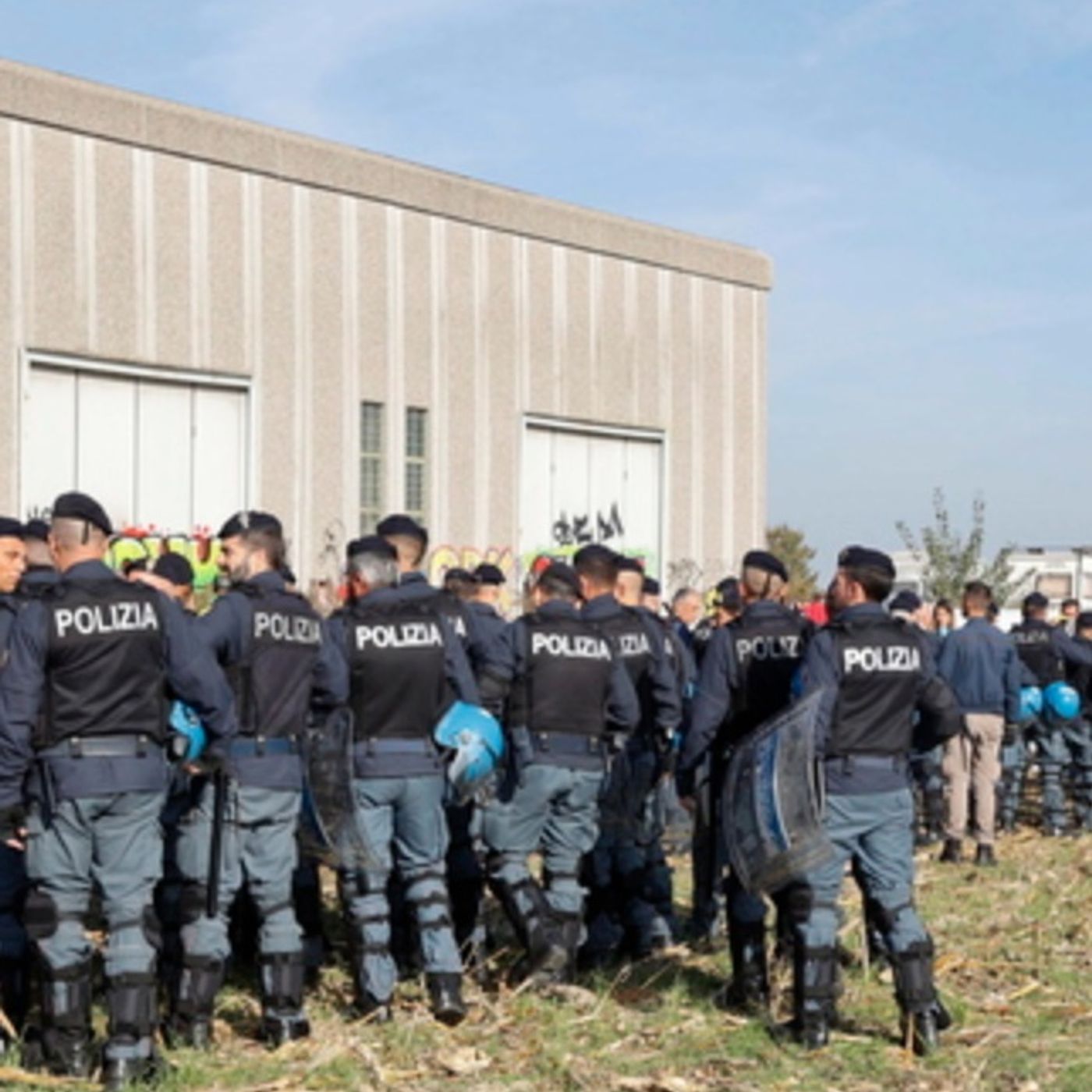 Polis - Decreto Rave, l’azzardo di Forza Italia (di Anna Laura Bussa) episode artwork