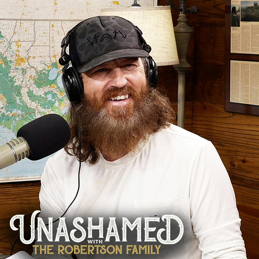 Ep 976 | Jase Unwittingly Gives His Landscapers Quite a Show & Makes Friends with a Bug Lady Ep 976 | Jase Unwittingly Gives His Landscapers Quite a Show & Makes Friends with a Bug Lady