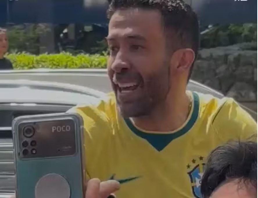 André Janones recebe alta após arritmia cardíaca episode artwork