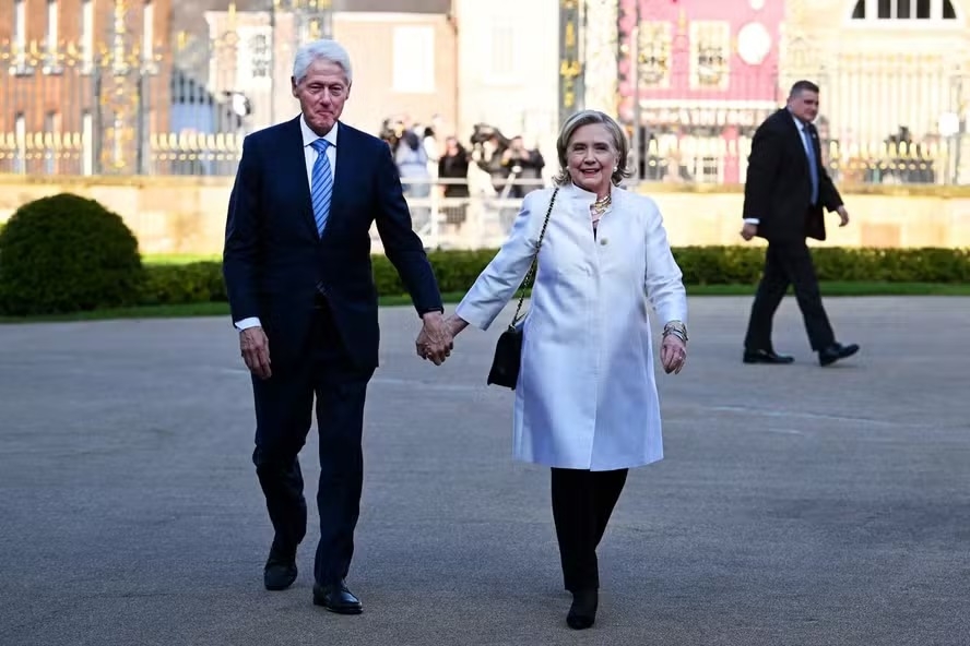 Bill e Hillary Clinton aceitam depor em investigação sobre Jeffrey Epstein