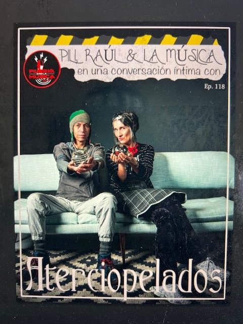 Aterciopelados "¡Lo que queremos vender es más bien diversión y libertad!" Aterciopelados "¡Lo que queremos vender es más bien diversión y libertad!"