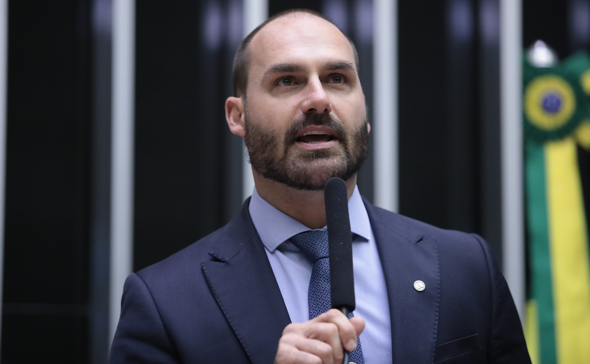 Hugo Motta cassa mandatos de Eduardo Bolsonaro e Ramagem