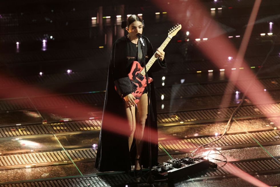 JOAN THIELE, FRAH QUINTALE - CHE COSA C'E' (GINO PAOLI) - SANREMO 2025 episode artwork