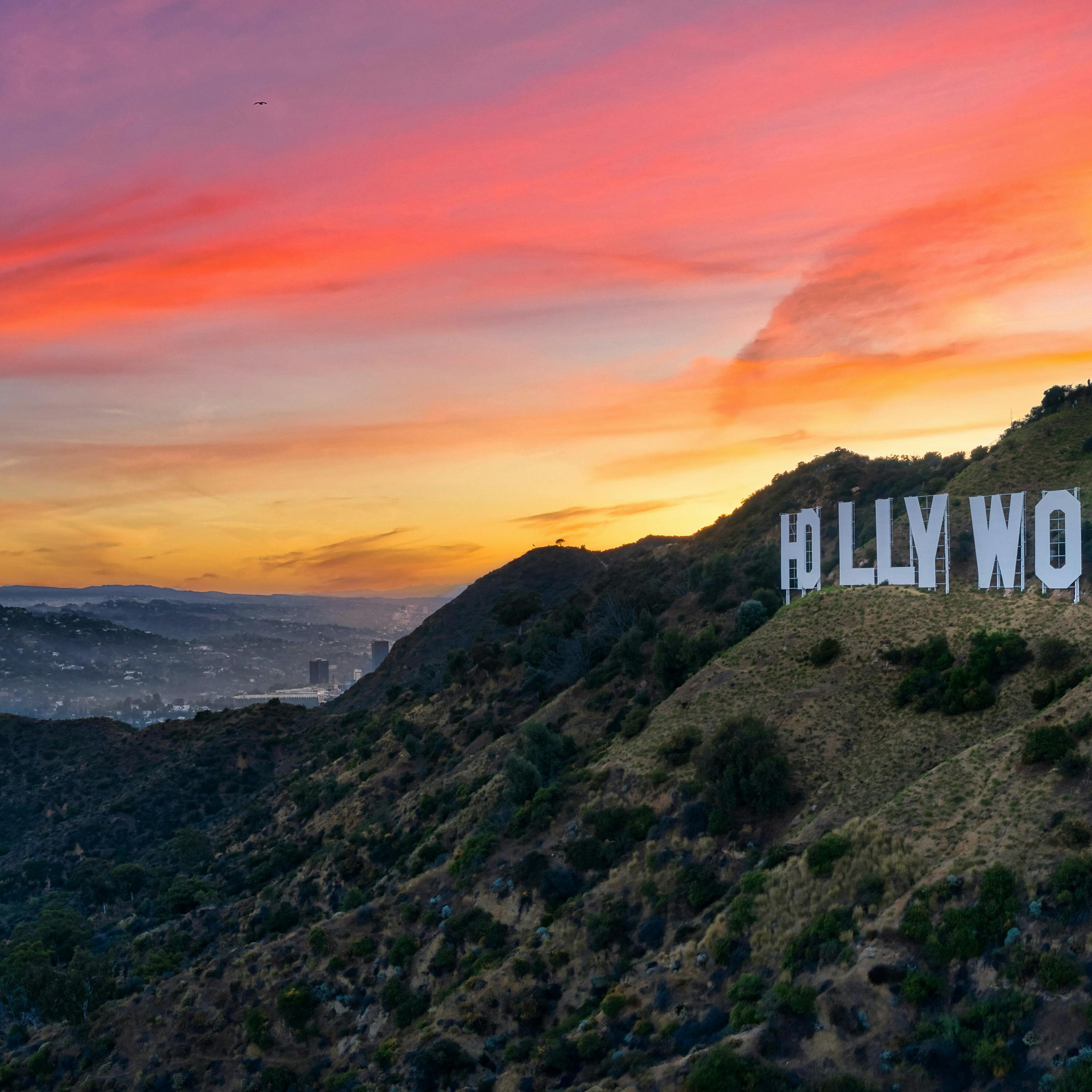 Ep. 318: Liz & Sarah’s Most “Hollywood” Hollywood Moments