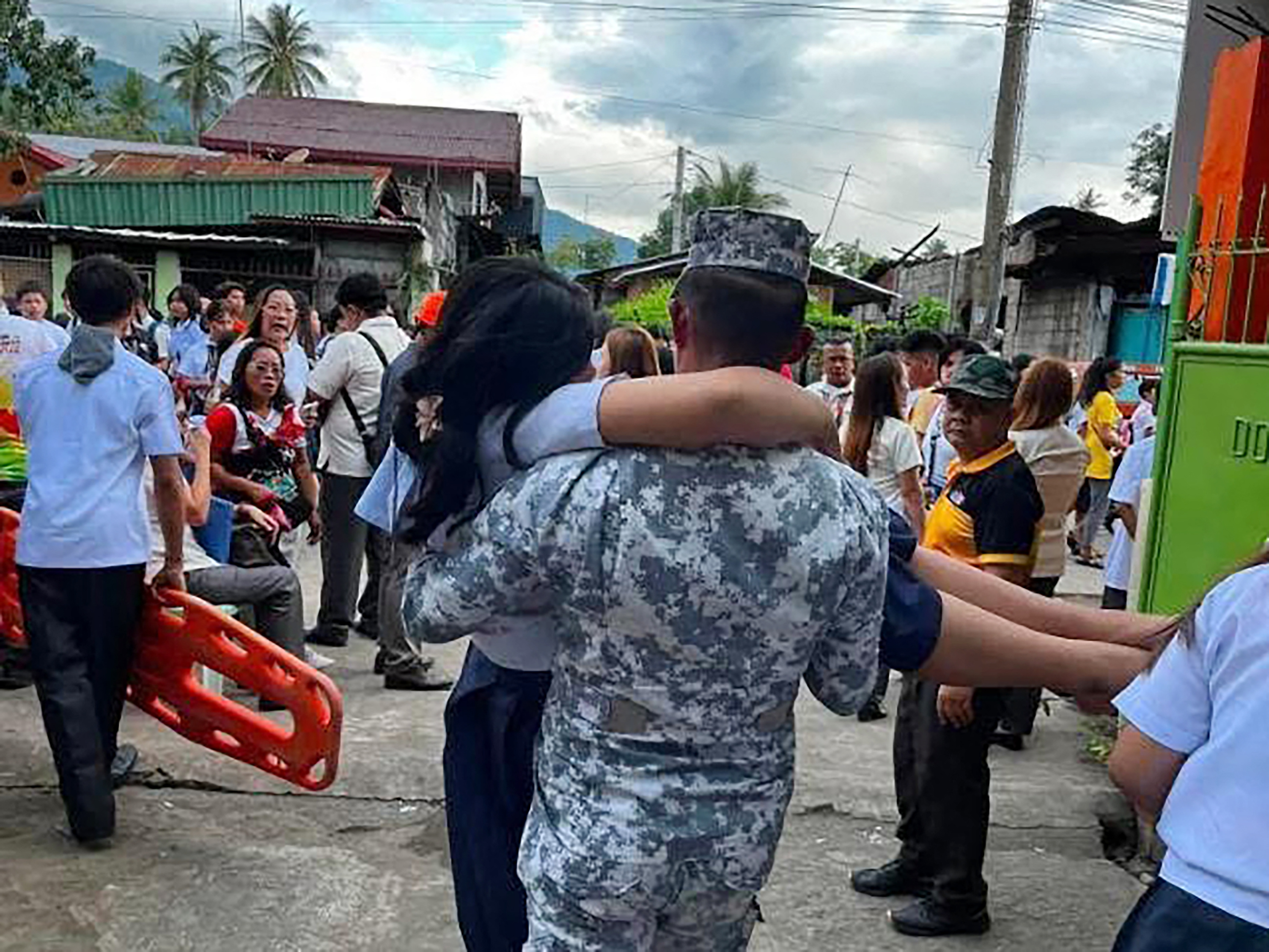 Terremoto de magnitude 7,8 deixa ao menos 15 mortos e 129 feridos nas Filipinas episode artwork