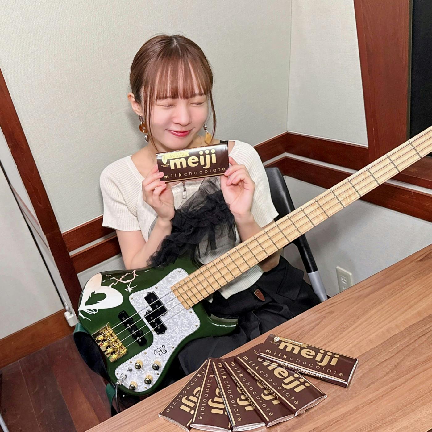 Dullahan"5弦"ベースのお話や、#EOE 楽屋話もお届け✨ 番組の感想は #MINAの軽音部 で!🍫 Dullahan"5弦"ベースのお話や、#EOE 楽屋話もお届け✨ 番組の感想は #MINAの軽音部 で!🍫