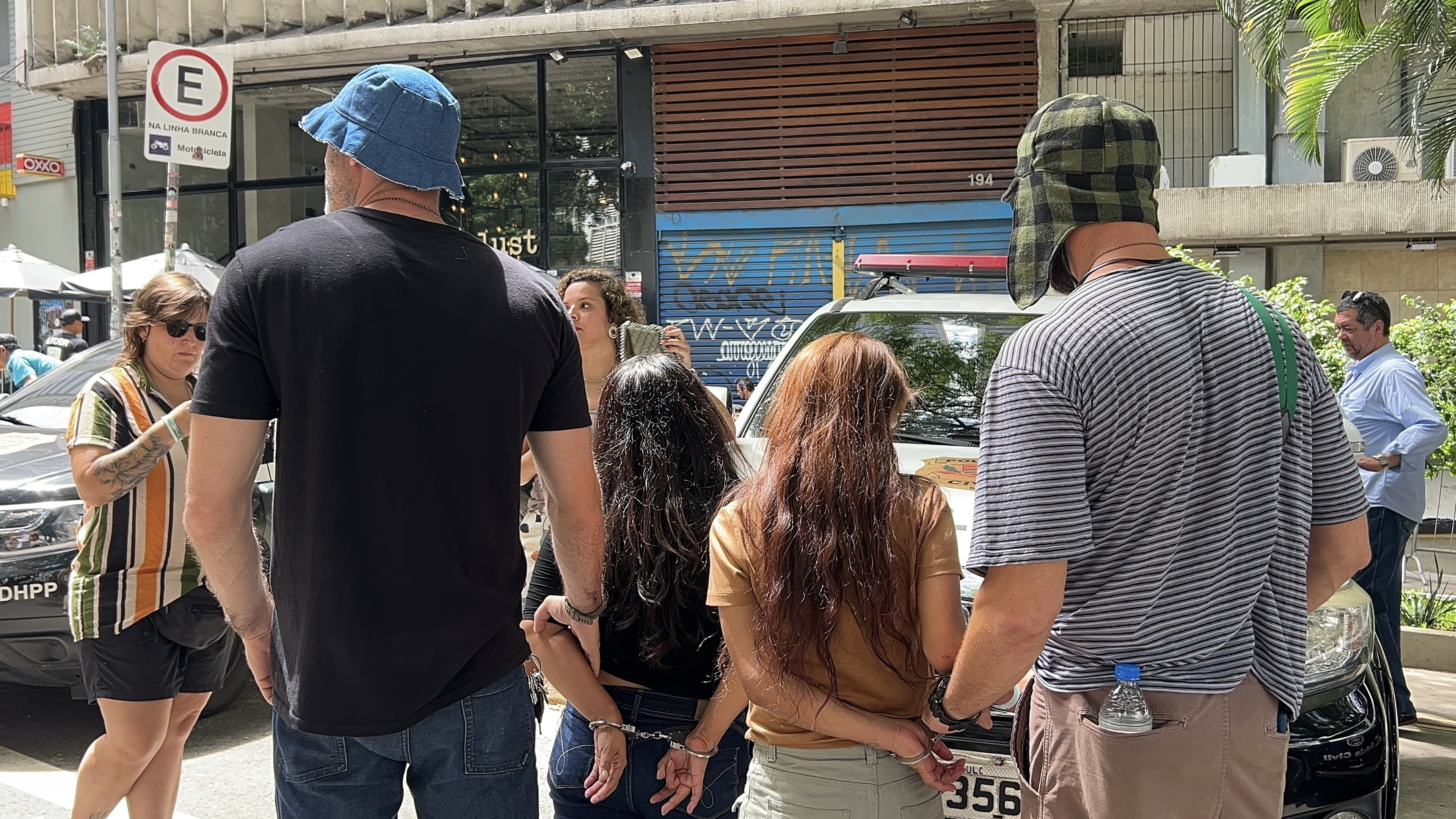 'Resolvemos usar inteligência com criatividade': delegada fala sobre policiais fantasiados em blocos episode artwork