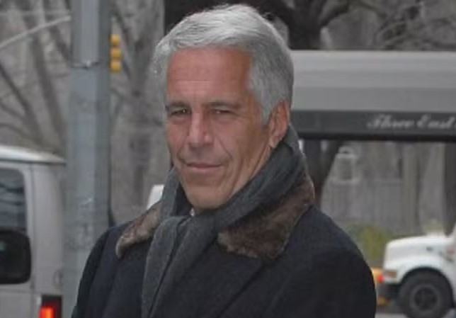 Caso Epstein: documentos mostram que adolescente teria sido forçada a fazer sexo oral em Trump