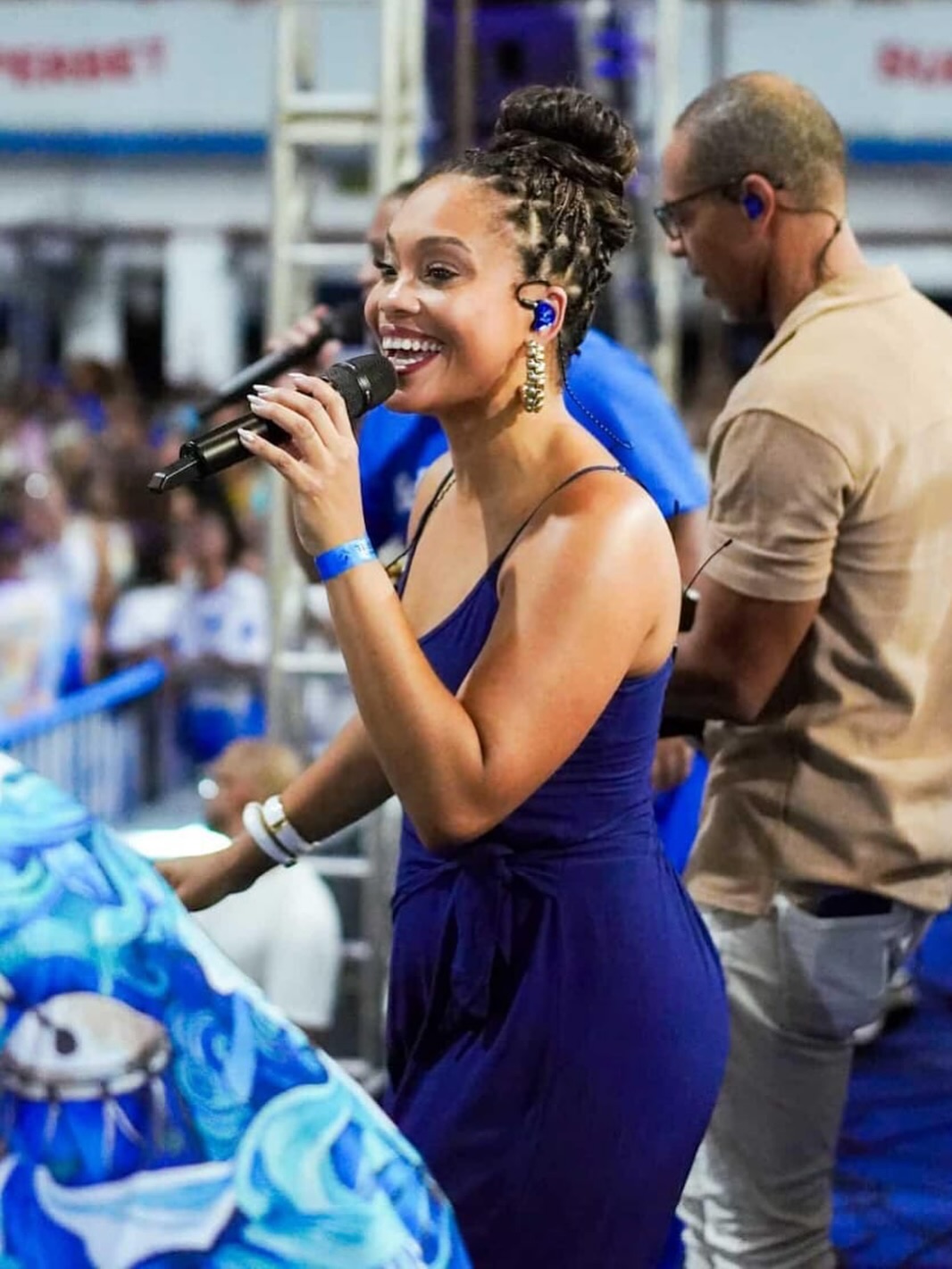 Intérprete oficial da Beija-Flor, Jéssica Martin fala sobre honra em ser Estandarte de Ouro episode artwork