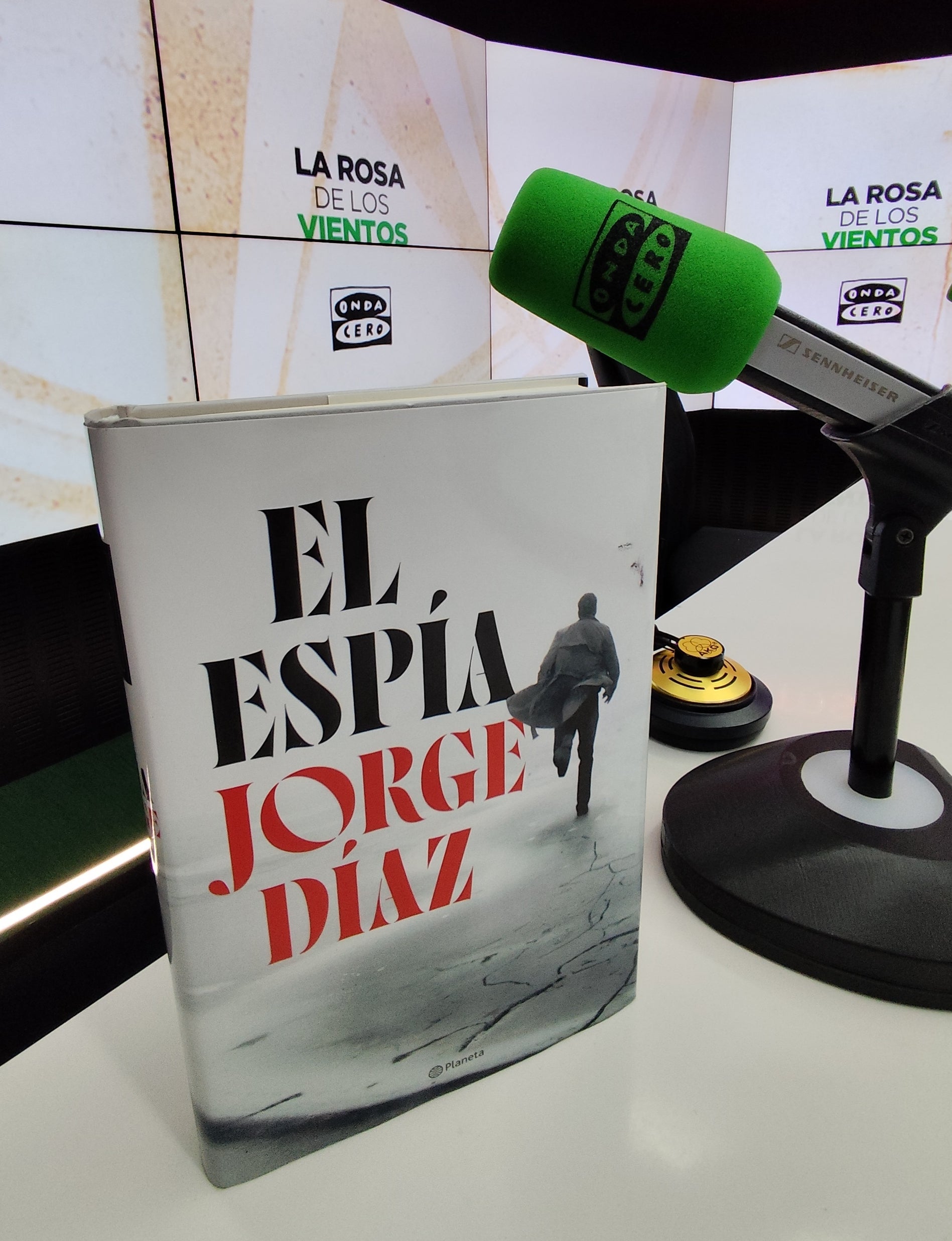 "Un espía no deja de ser una persona que vive en medio de la mentira"