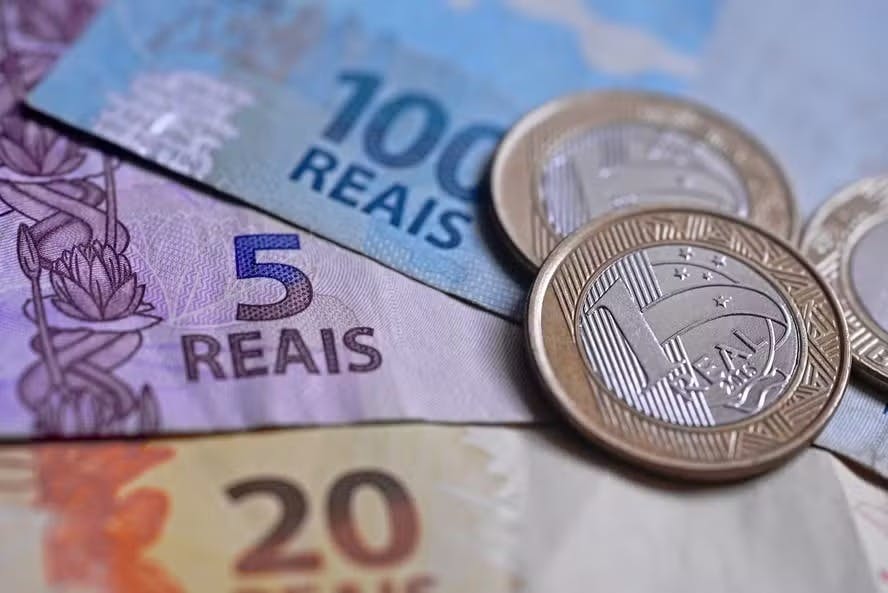 Ataque hacker desvia R$ 420 milhões de instituições bancárias via Pix; BC bloqueou parte do valor Ataque hacker desvia R$ 420 milhões de instituições bancárias via Pix; BC bloqueou parte do valor