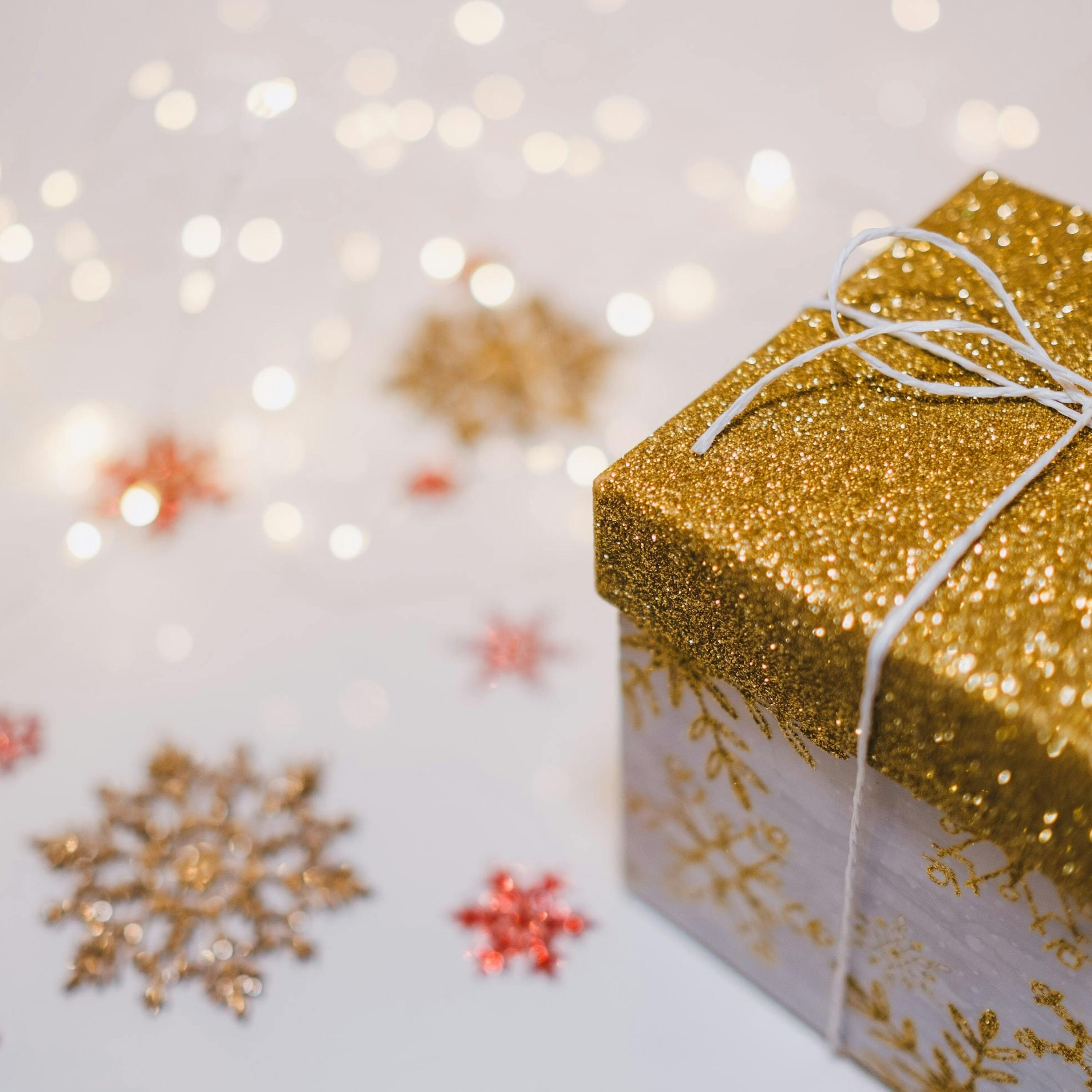 Ep. 287: Liz & Sarah’s 2022 Gift Guide!