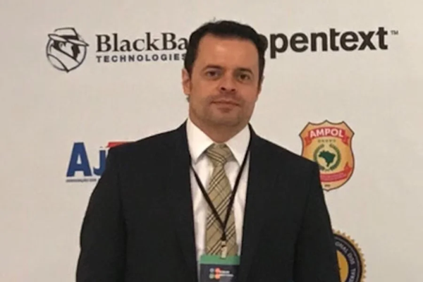 Governo brasileiro alerta EUA que pode expulsar agentes após retirada de delegado da PF