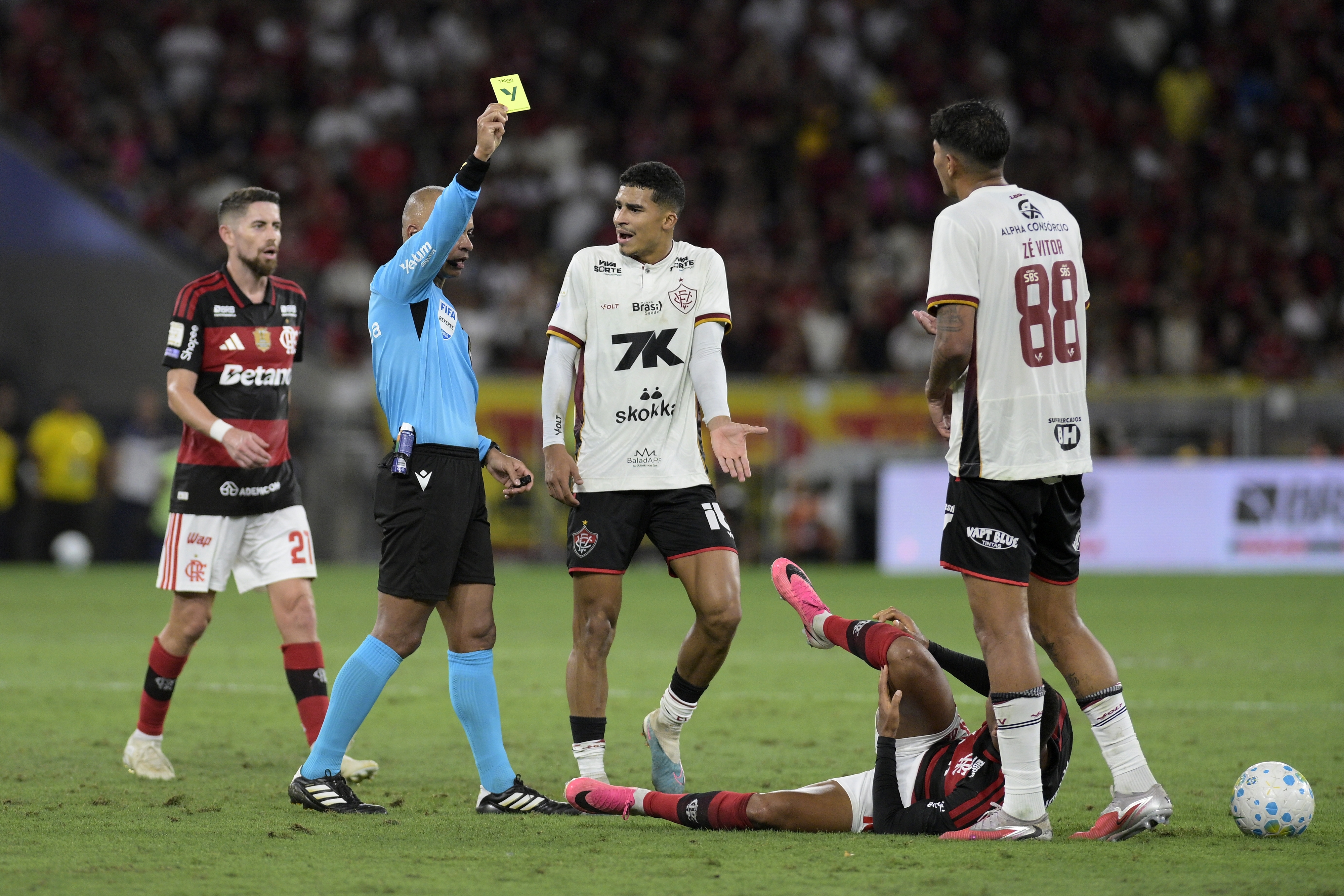 Limite para goleiros, novas funções do VAR e mais: CBF aprova novas regras para o Brasileirão episode artwork