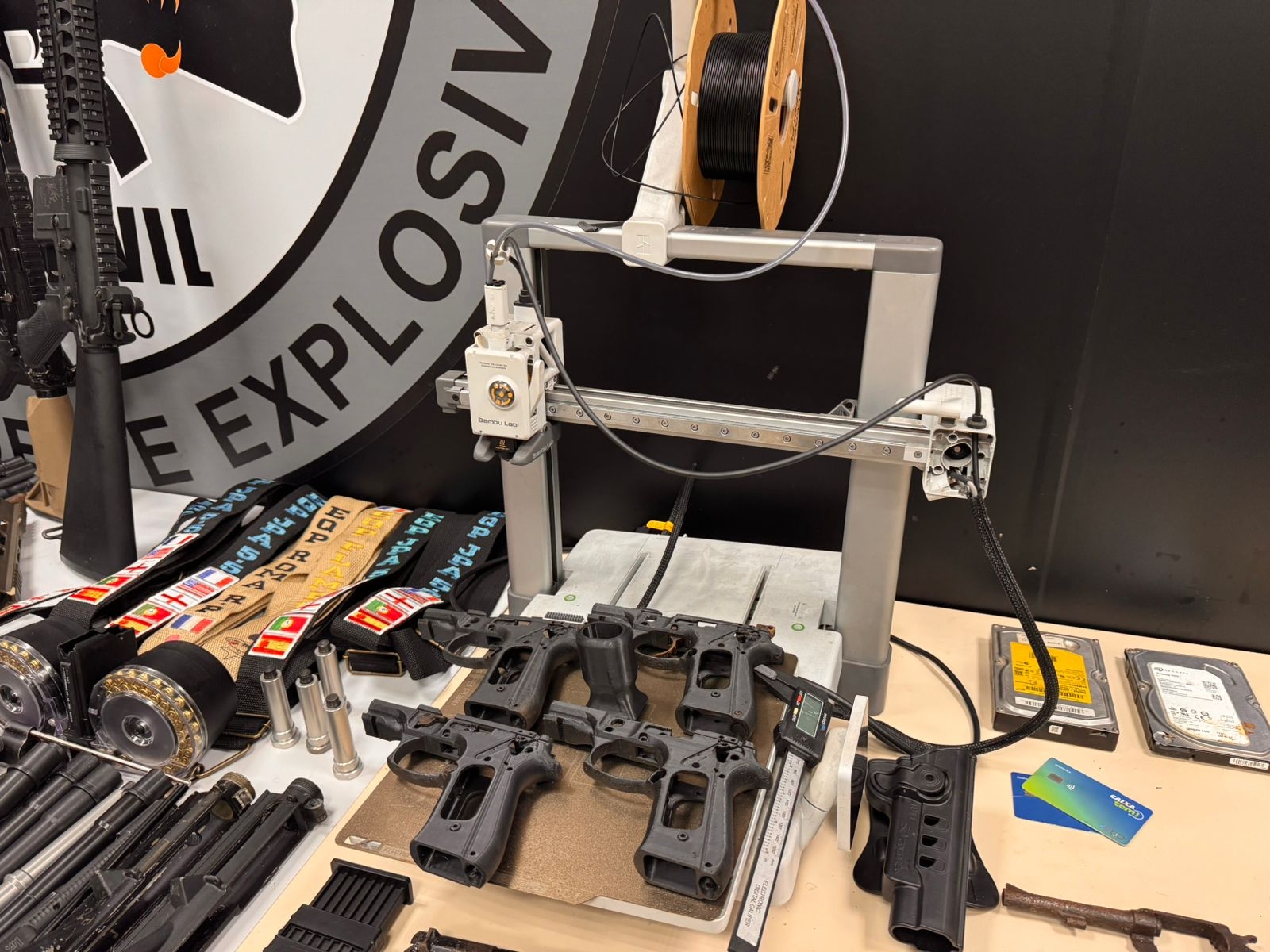 Polícia prende traficante internacional de armas 'Frankenstein', fabricadas com impressora 3D episode artwork